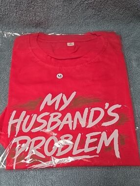 😁👕Red Graphic Tee - My Husband's Problem, Suze Medium